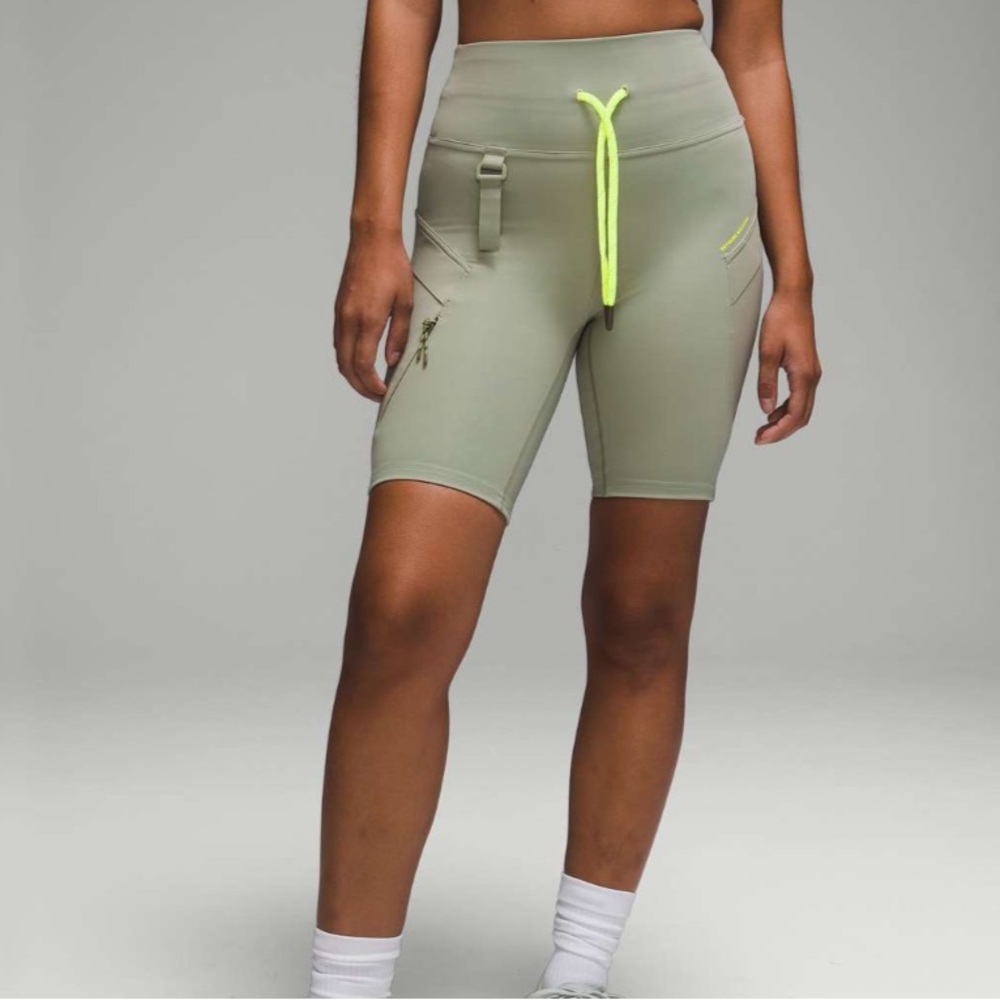 LULULEMON | Cargo Super-High-Rise Hiking Short 8"